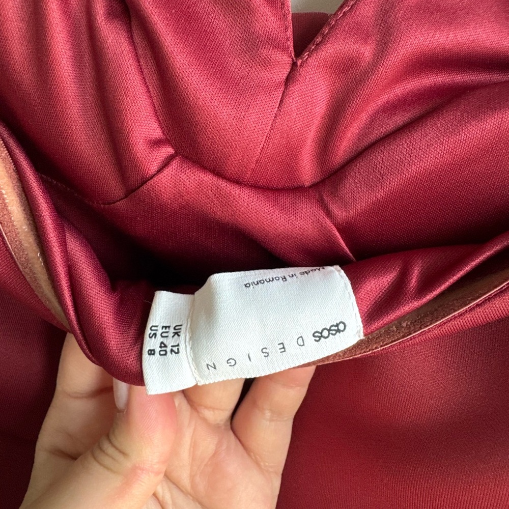 Elegant Red Strapless Scuba Dress - Picture 3 of 3